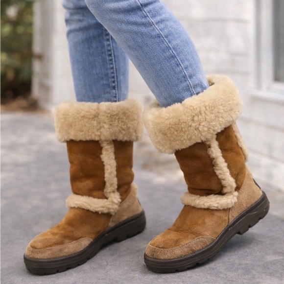 UGG Shoes - UGG Australia Sundance II Chestnut Sheepskin Boots Women’s Size 6